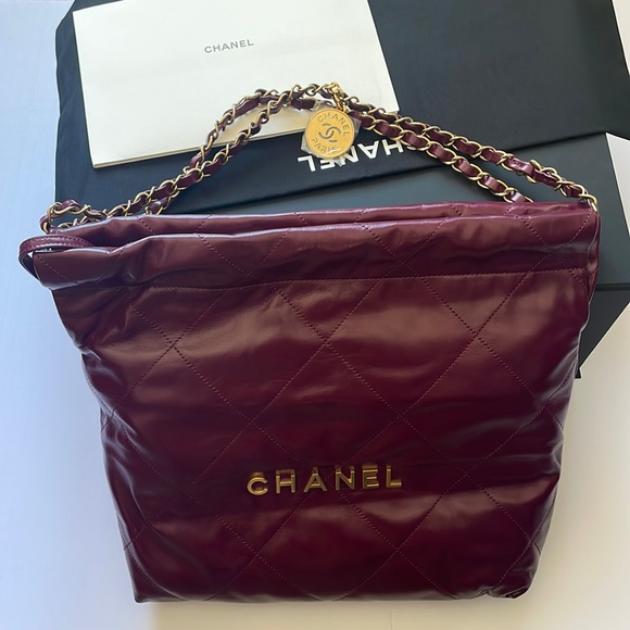 Chanel 22 - Picture 1 of 8